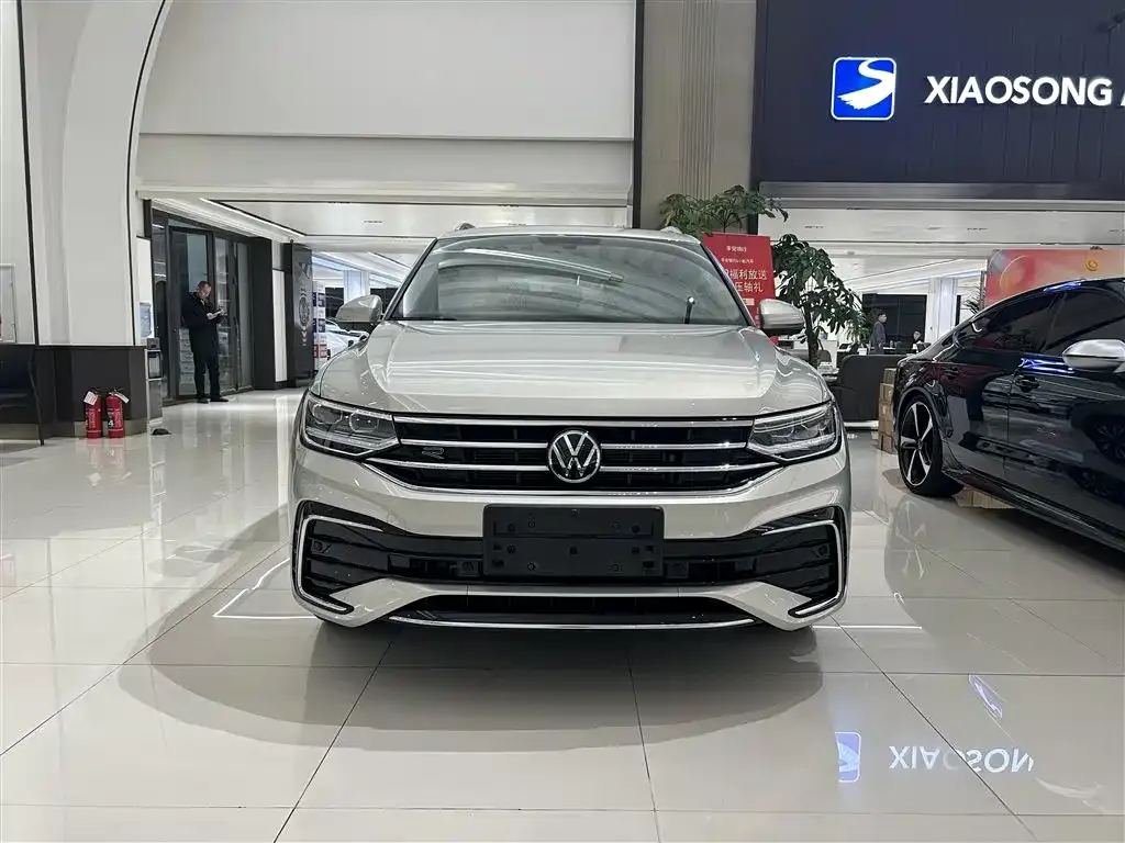 Volkswagen Tiguan L — фото 2