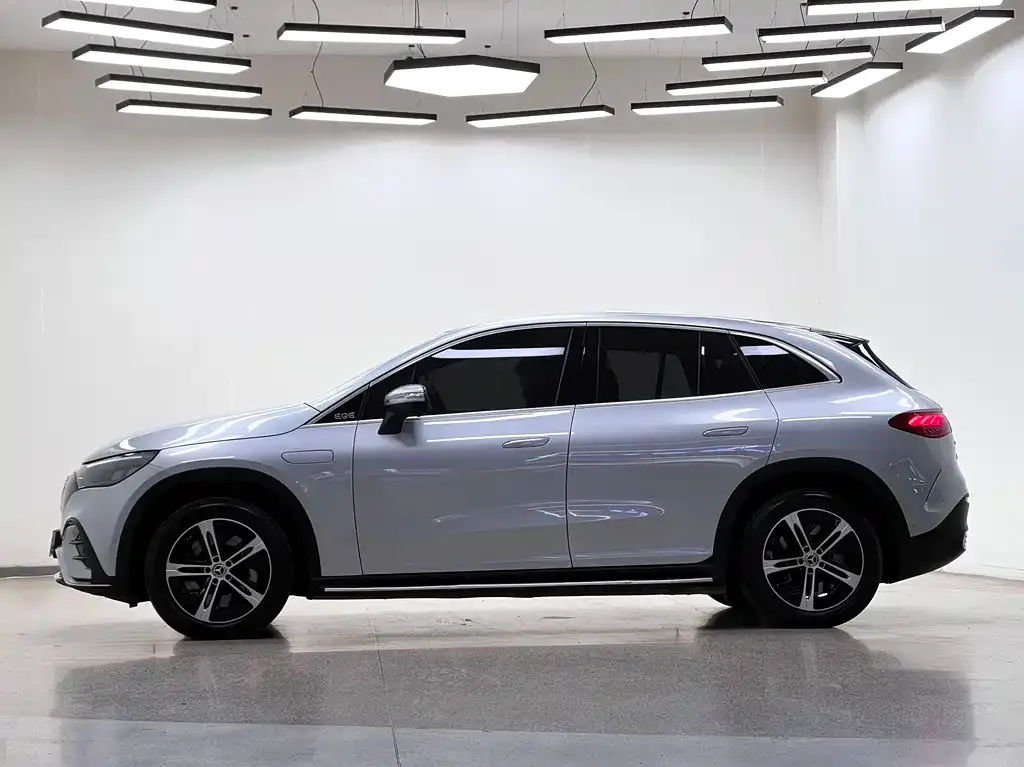 Mercedes-Benz EQE SUV — фото 3