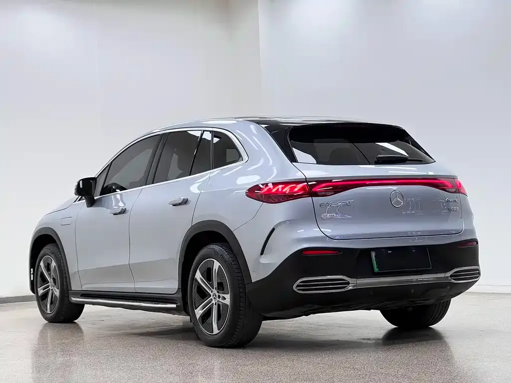 Mercedes-Benz EQE SUV — фото 9