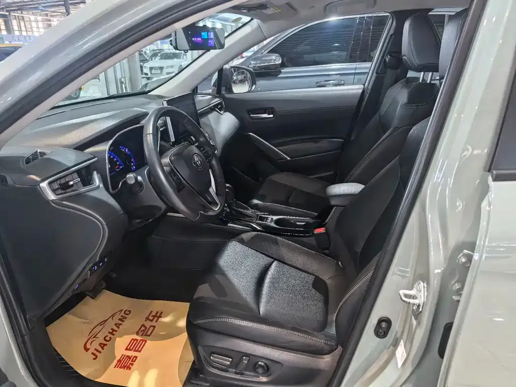Toyota Corolla Cross — фото 4