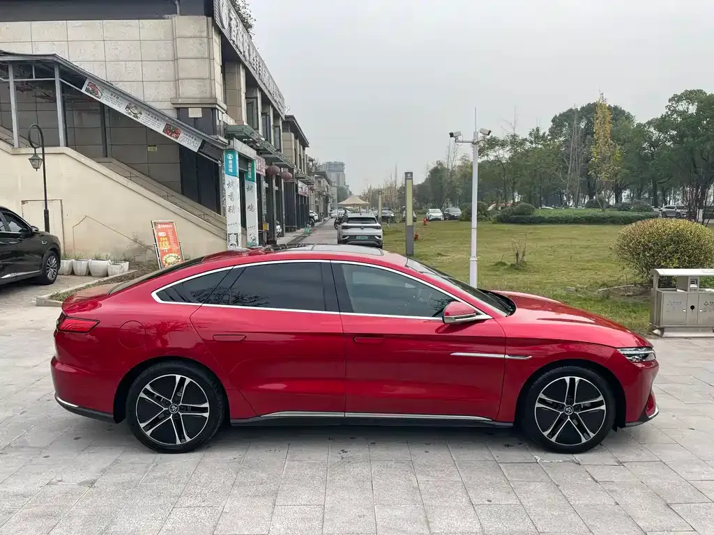 BYD Han — фото 10