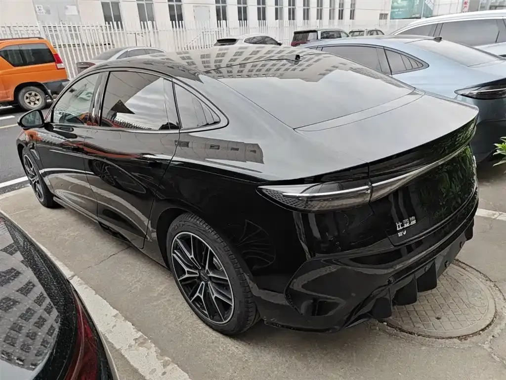 BYD Seal — фото 3