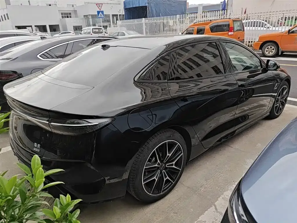BYD Seal — фото 8