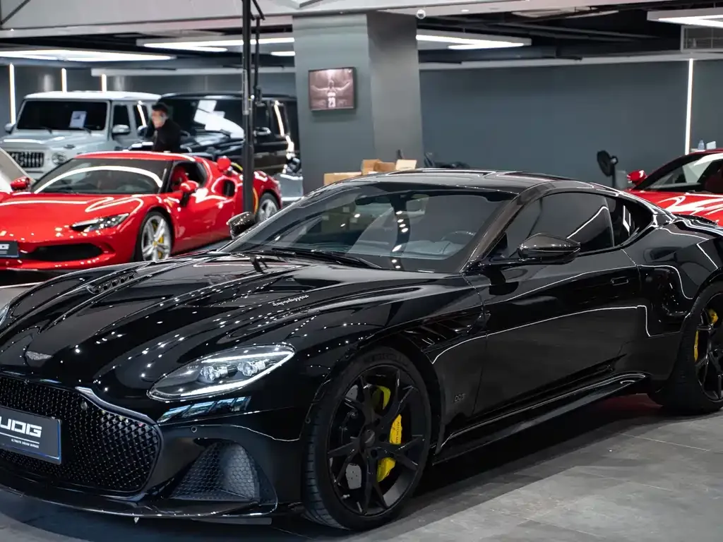 Aston Martin DBS — фото 1
