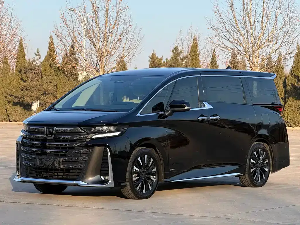 Toyota Vellfire — фото 1