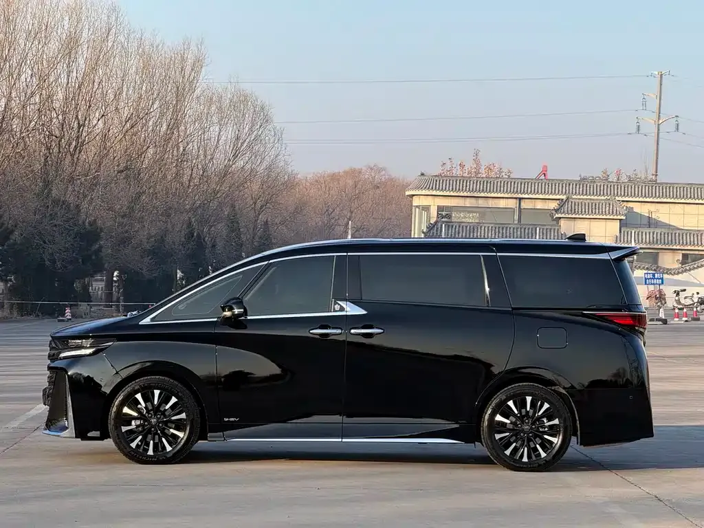 Toyota Vellfire — фото 2