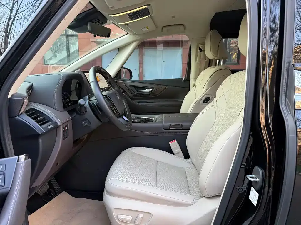Toyota Vellfire — фото 3