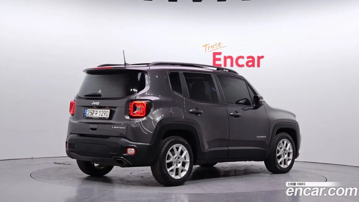 Jeep Renegade — фото 3