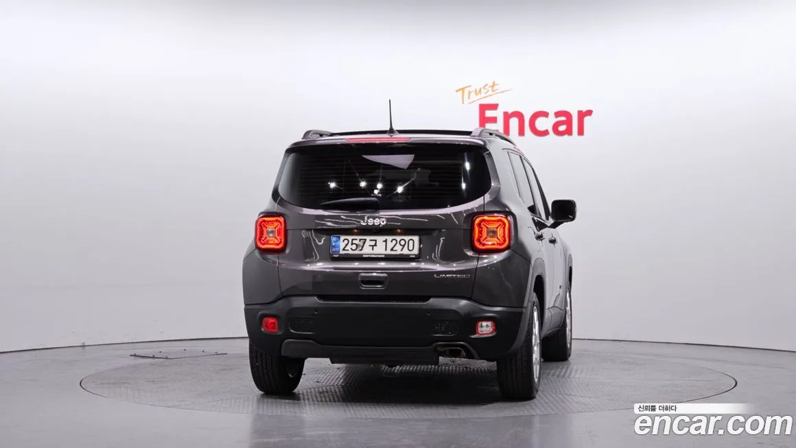 Jeep Renegade — фото 4