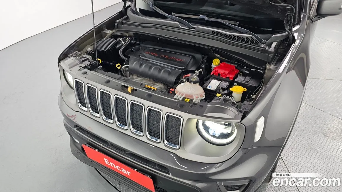 Jeep Renegade — фото 8