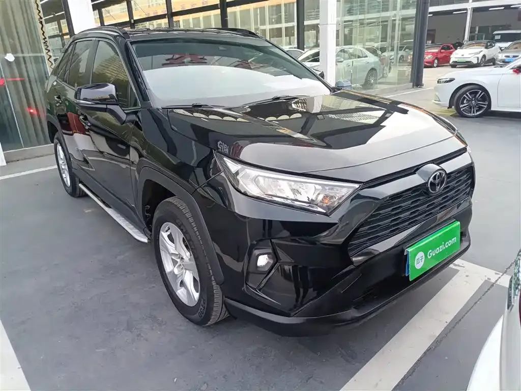Toyota RAV4 — фото 8