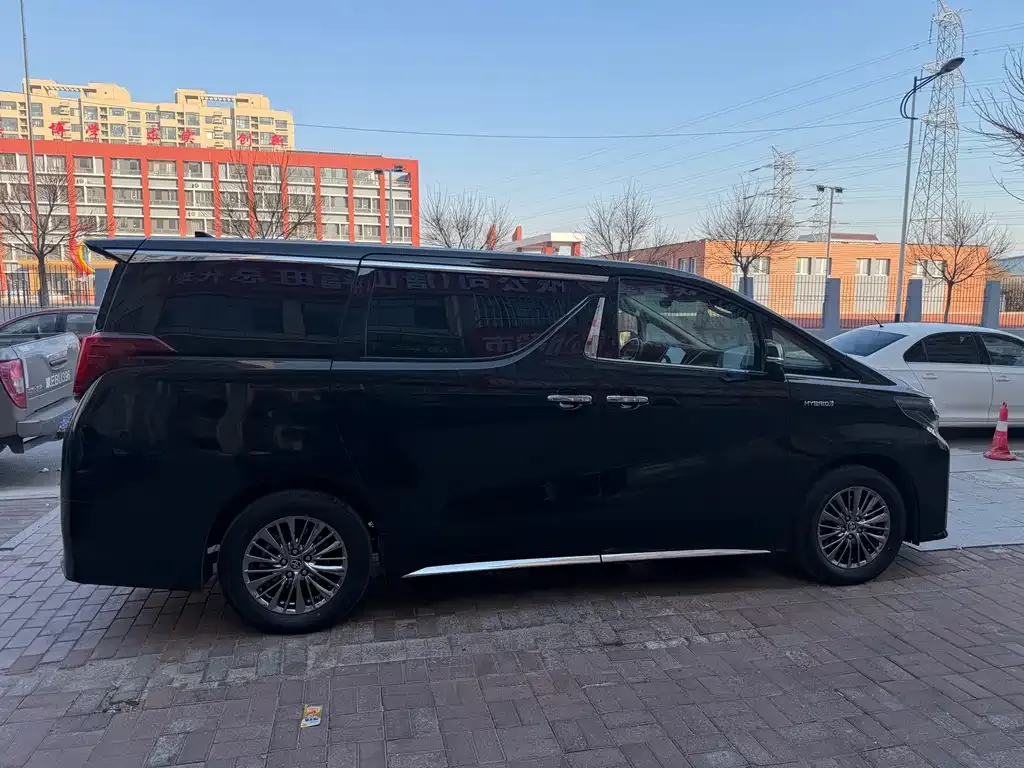 Toyota Alphard — фото 7