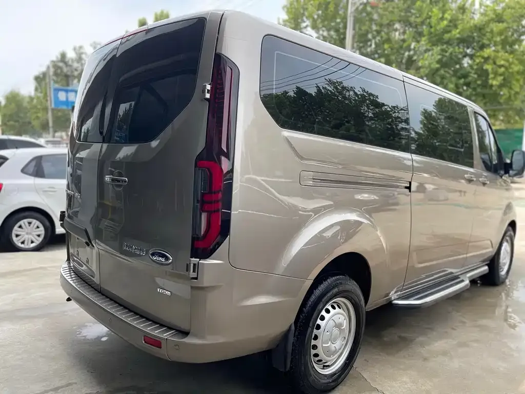 Ford Transit — фото 8