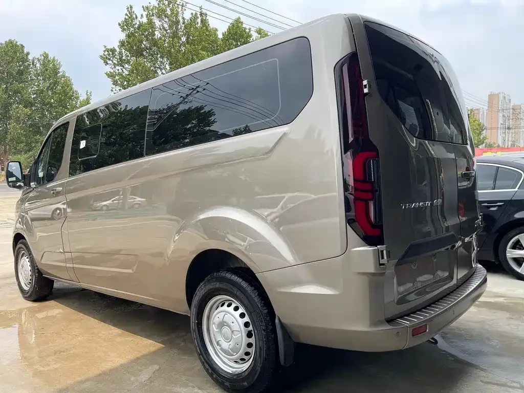 Ford Transit — фото 7