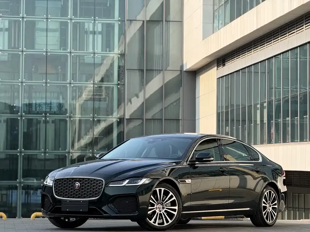 Jaguar XFL — фото 1