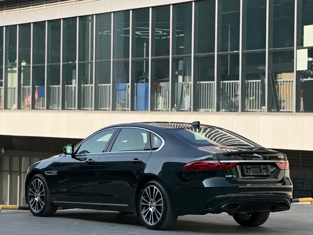 Jaguar XFL — фото 10