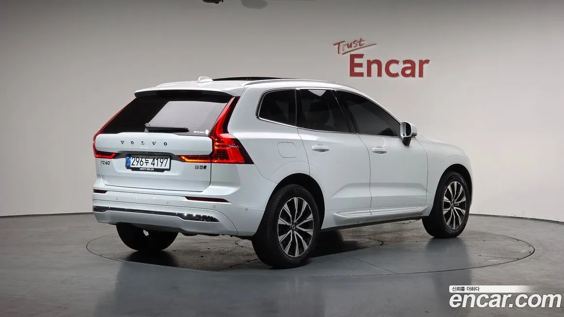 Volvo XC60 — фото 8