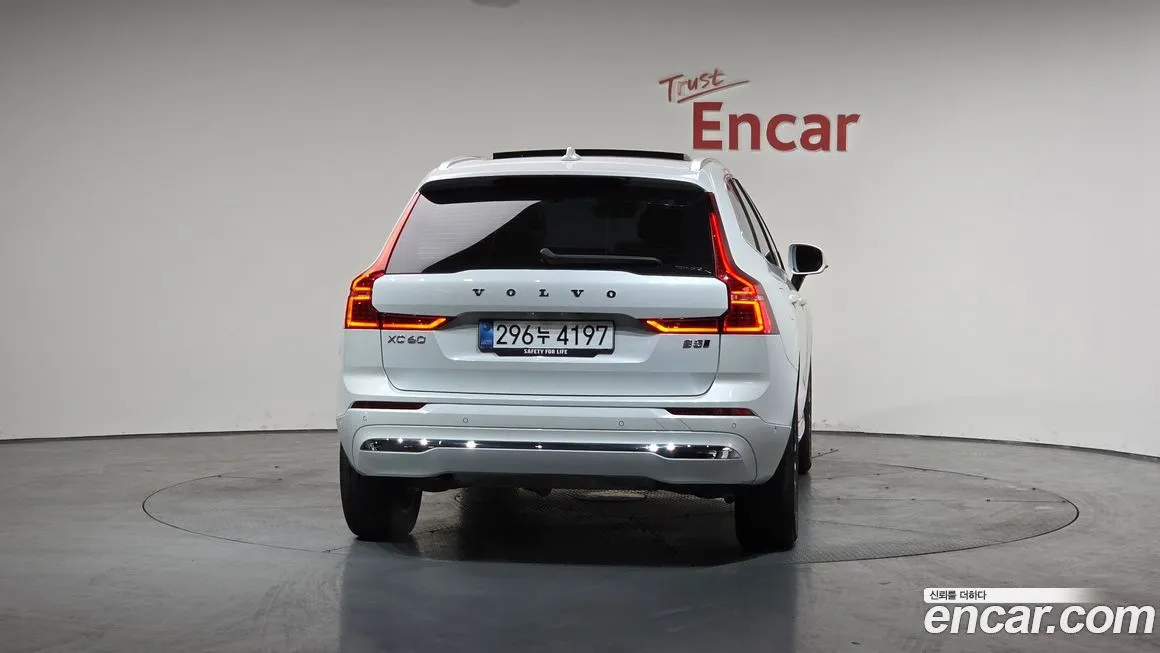 Volvo XC60 — фото 2