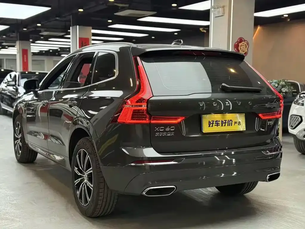 Volvo XC60 — фото 8