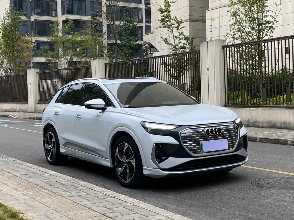 Audi Q4 e-tron — фото 10