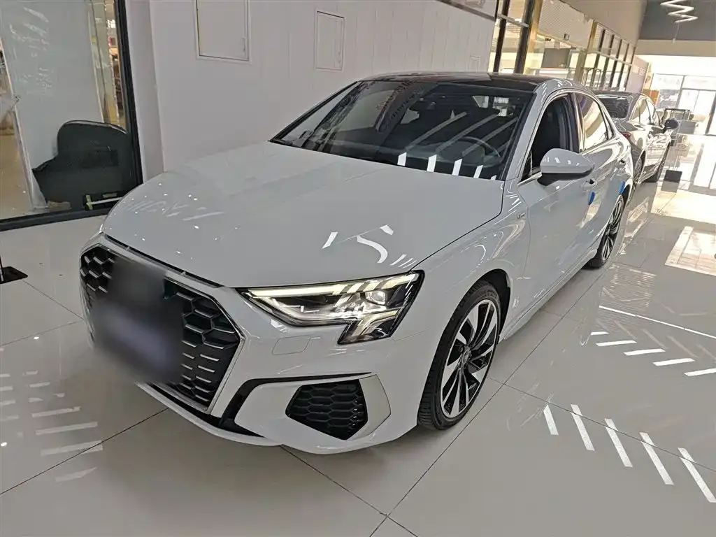 Audi A3 — фото 1