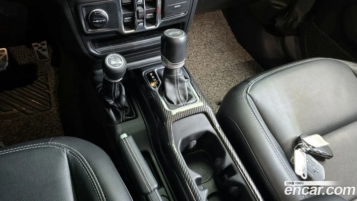 Jeep Wrangler — фото 10