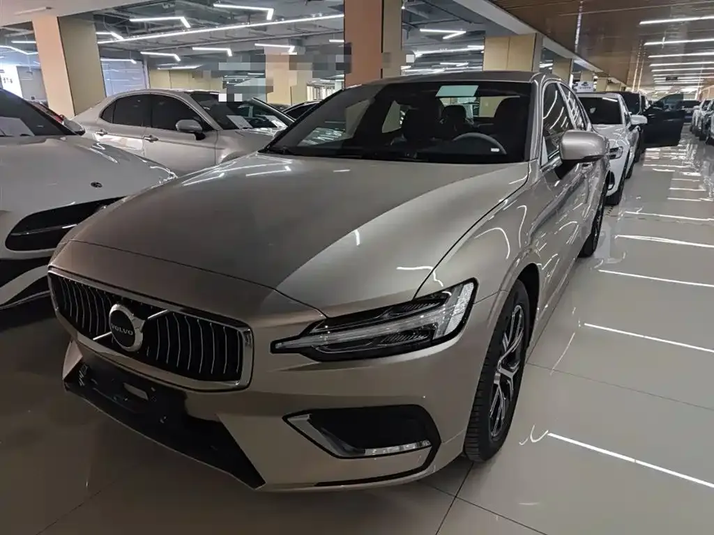 Volvo S60 — фото 1