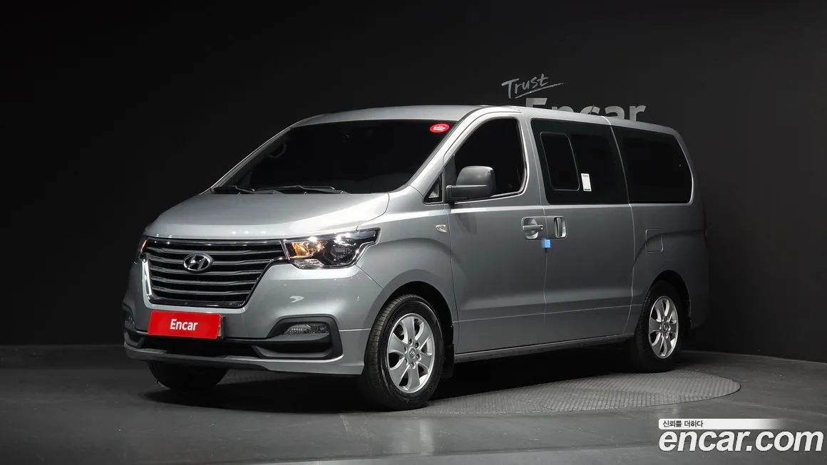 Hyundai Starex — фото 1