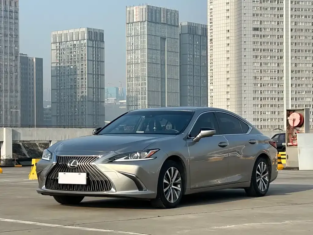 Lexus ES — фото 1