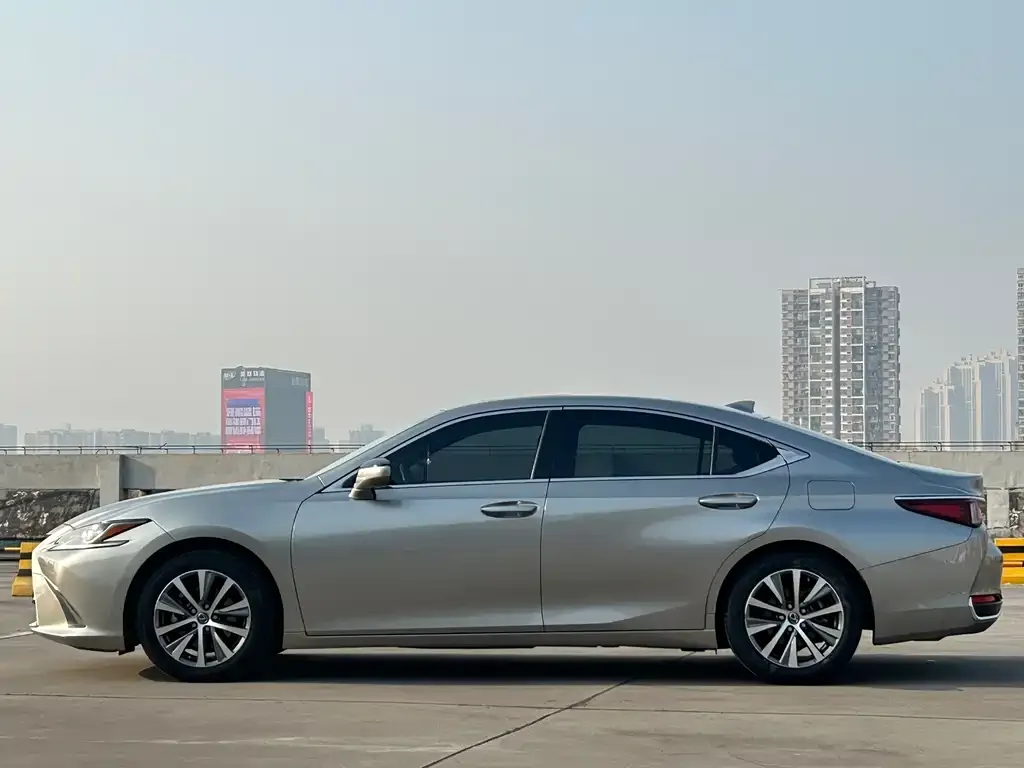 Lexus ES — фото 4