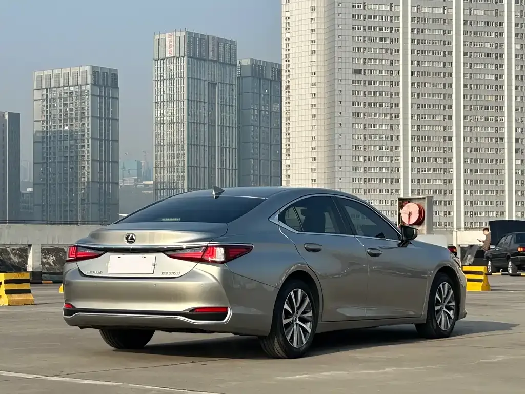Lexus ES — фото 9