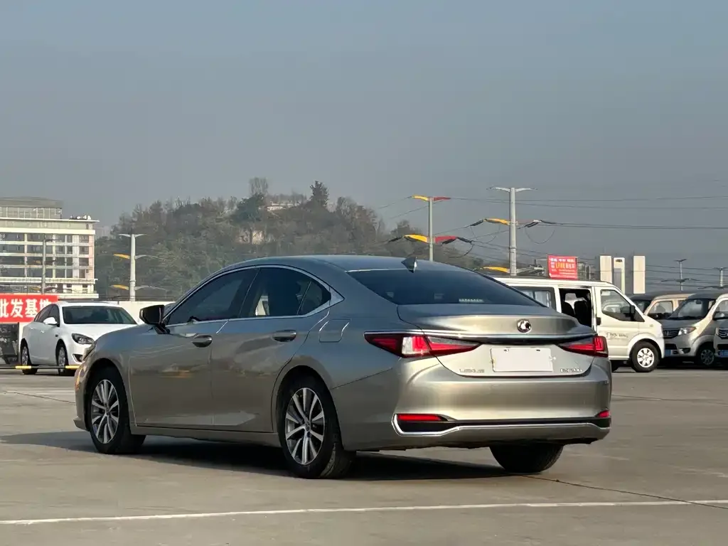 Lexus ES — фото 3