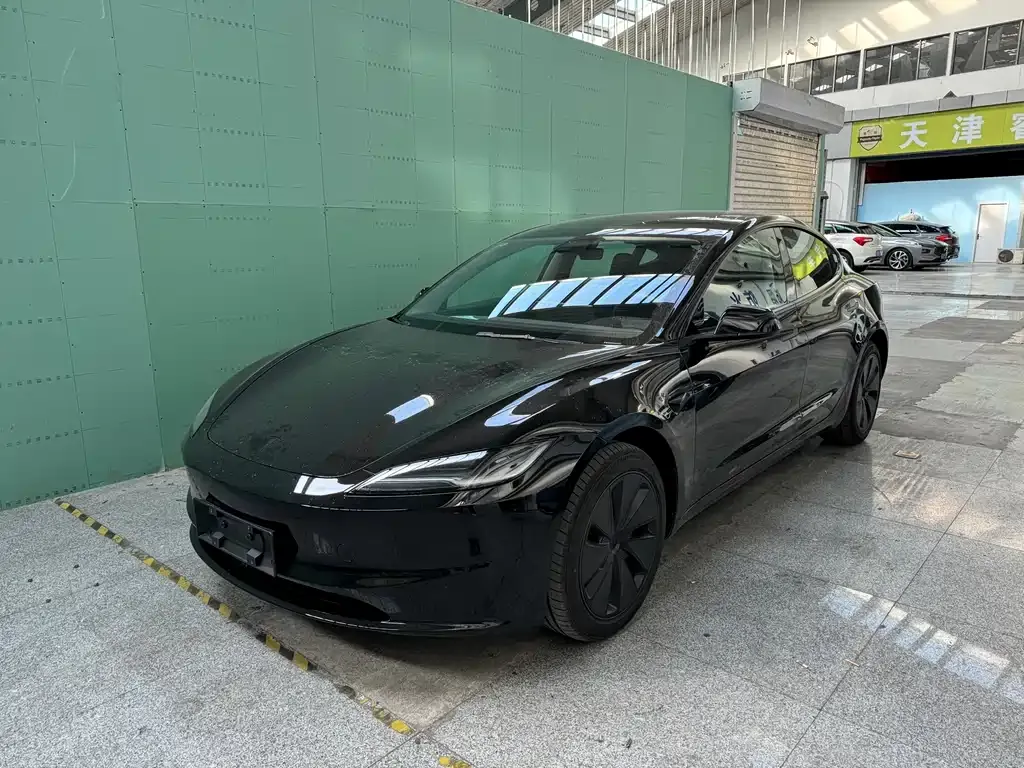 Tesla Model 3 — фото 1