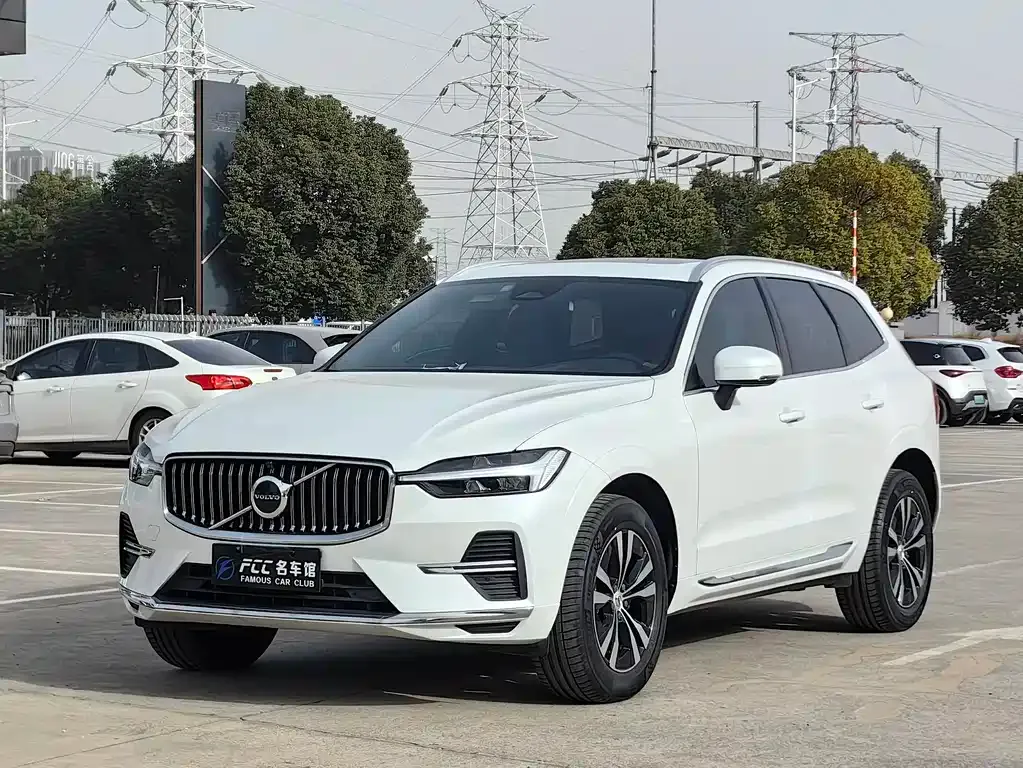 Volvo XC60 — фото 1