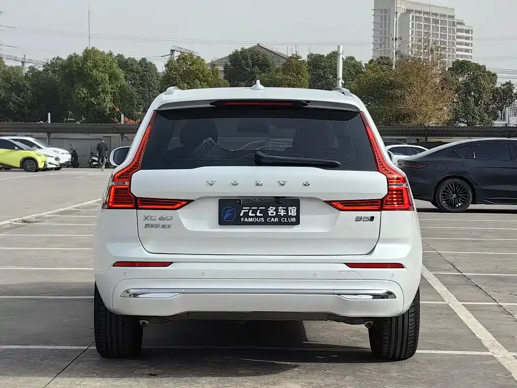 Volvo XC60 — фото 9