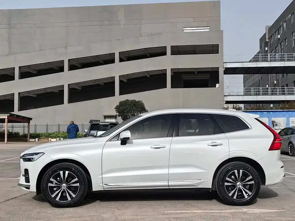 Volvo XC60 — фото 4