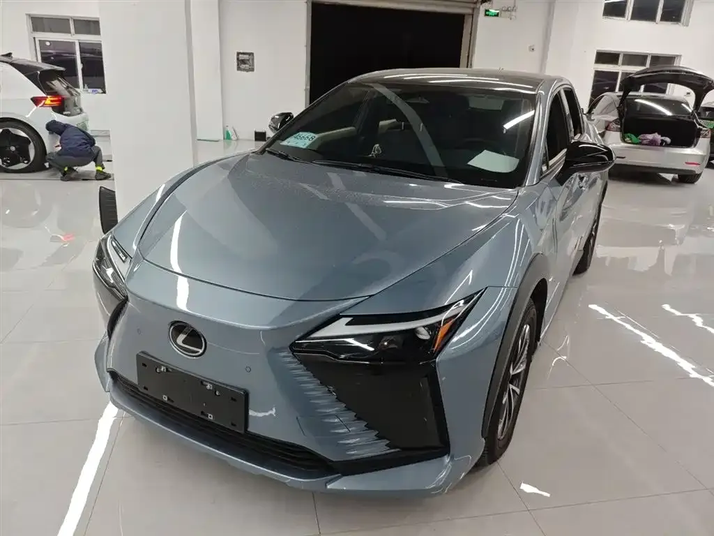 Lexus RZ — фото 1