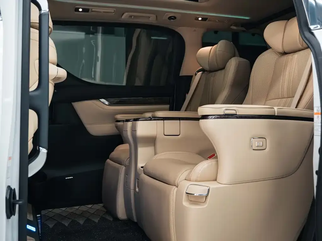 Toyota Vellfire — фото 8