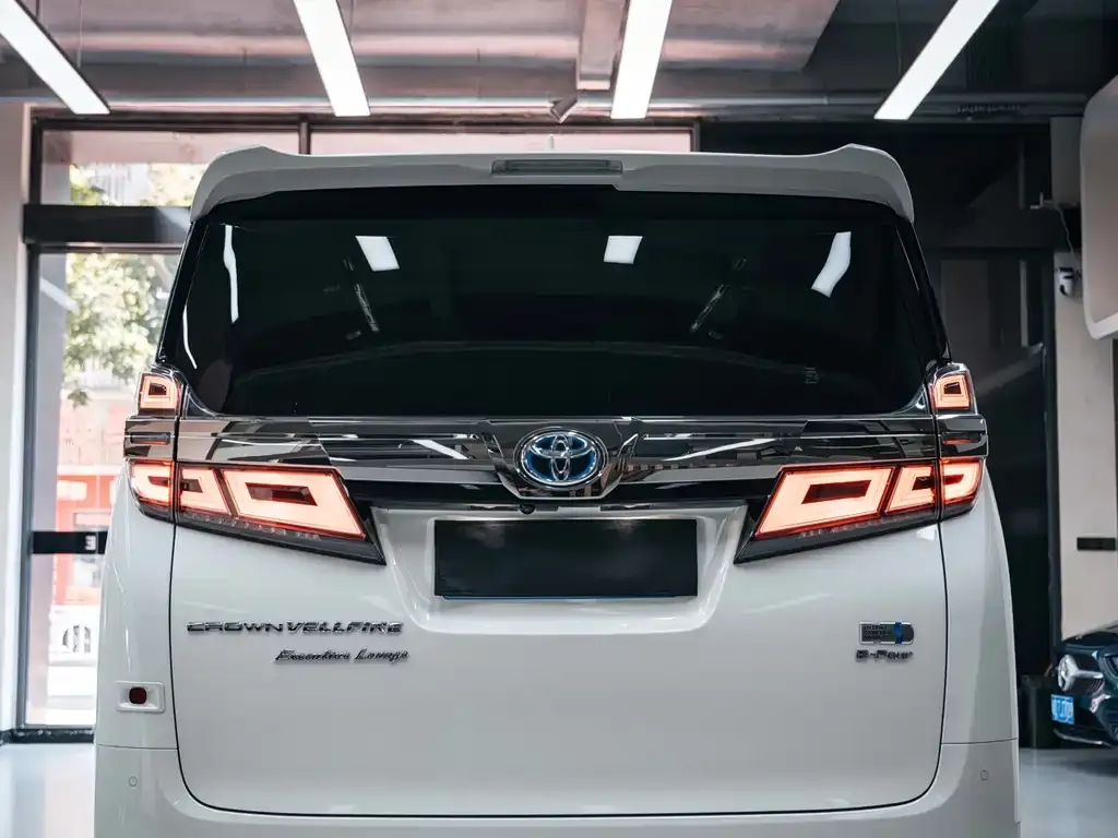 Toyota Vellfire — фото 3