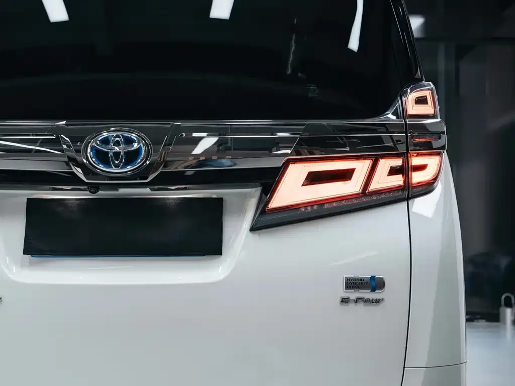 Toyota Vellfire — фото 5