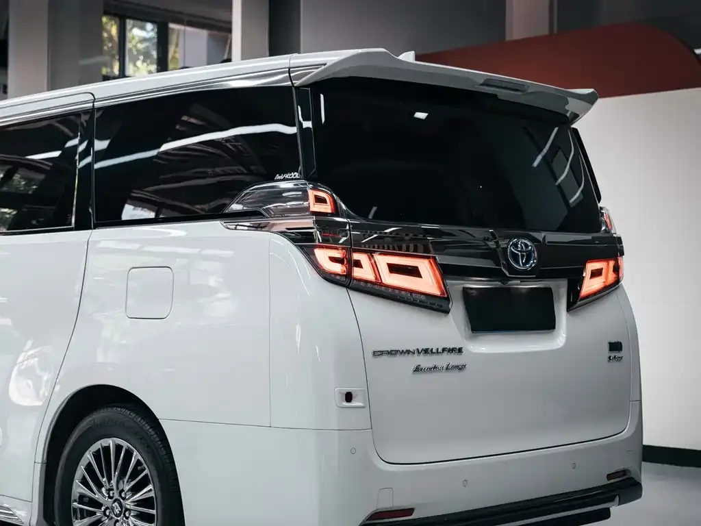 Toyota Vellfire — фото 9
