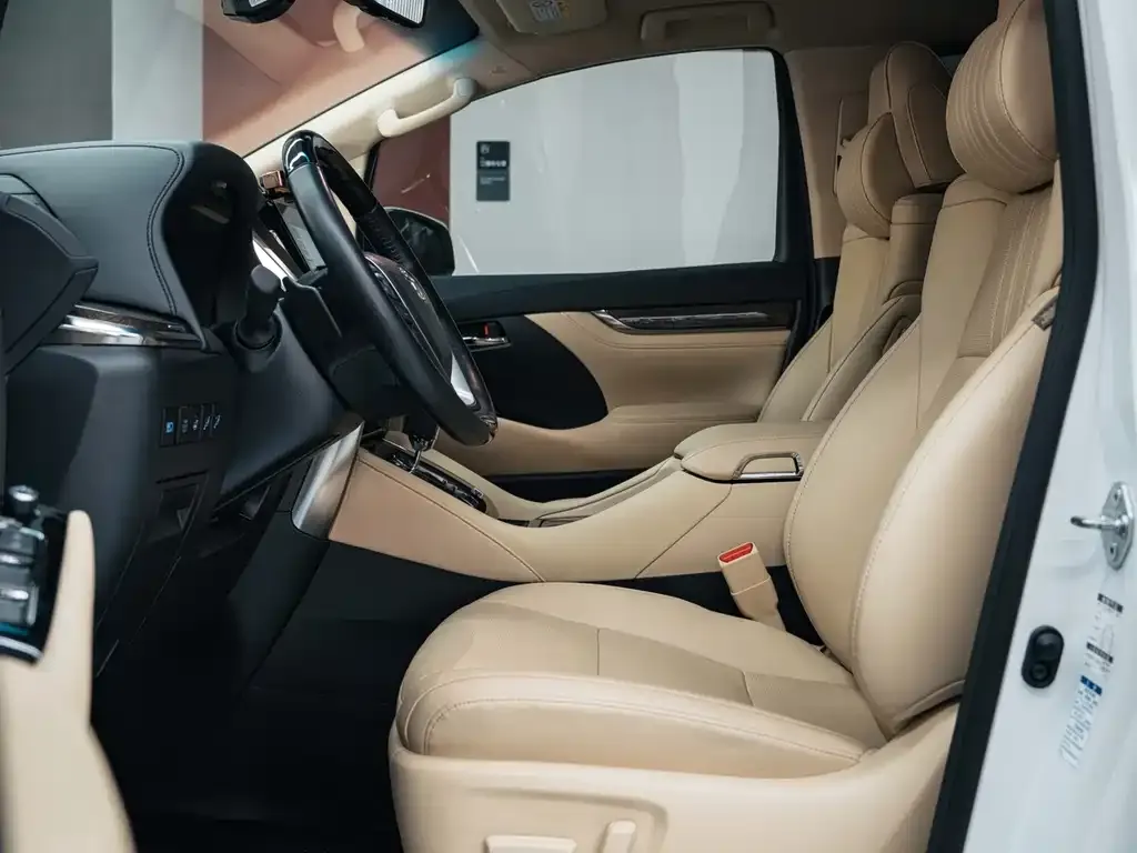Toyota Vellfire — фото 2