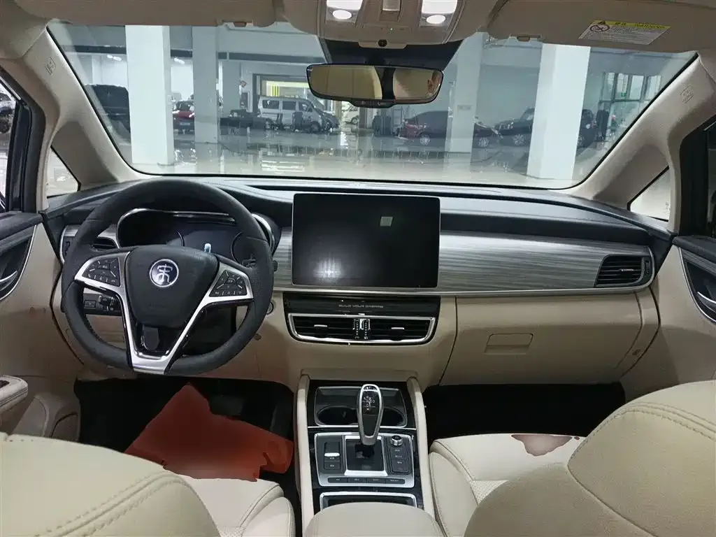 BYD MAX New Energy — фото 10