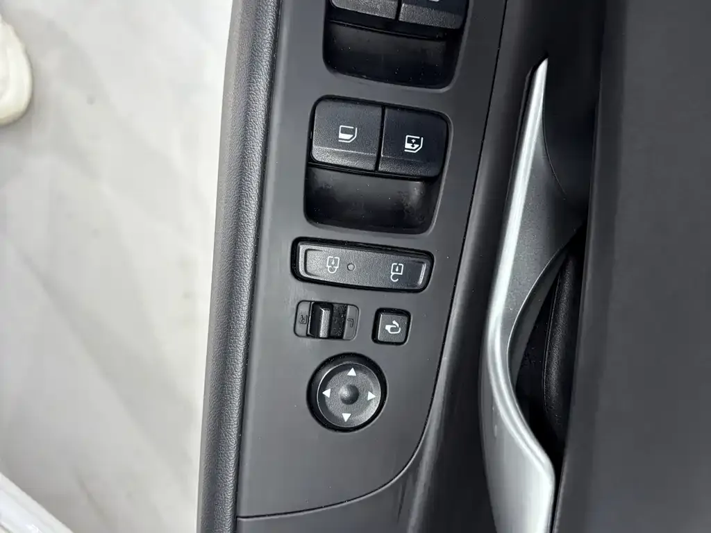 Hyundai Elantra — фото 3