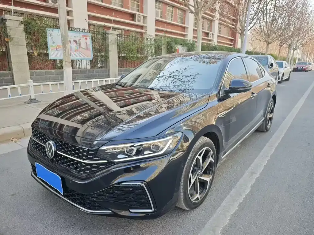 Volkswagen Passat — фото 1