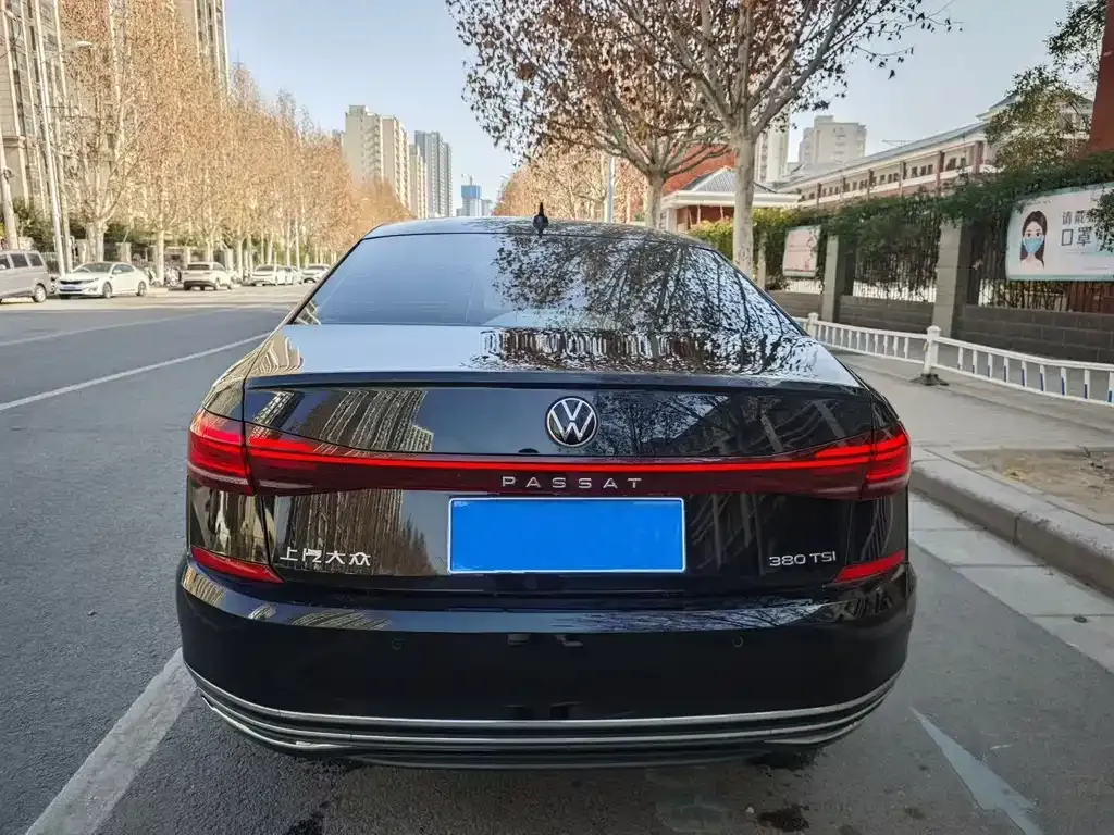 Volkswagen Passat — фото 9