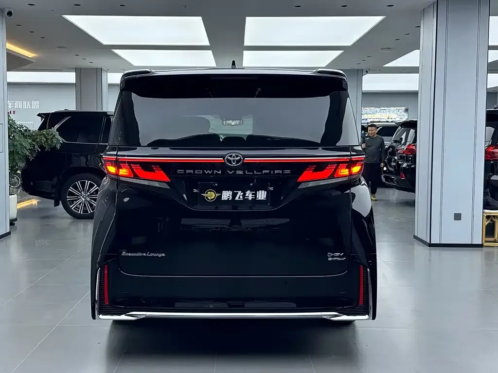 Toyota Vellfire — фото 4