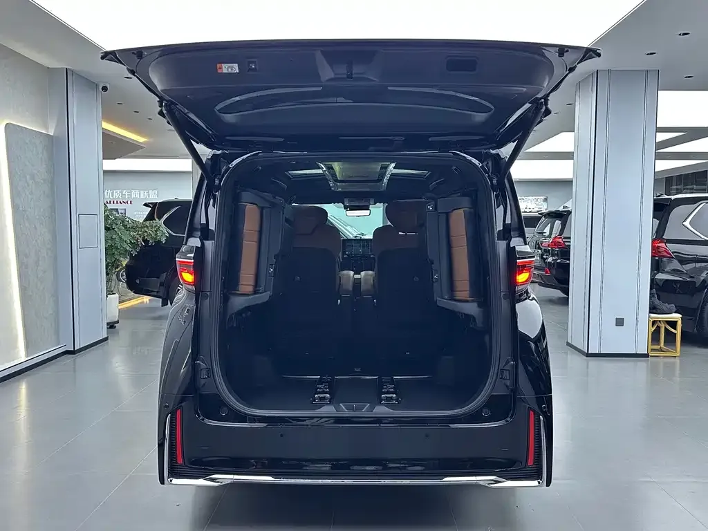 Toyota Vellfire — фото 3