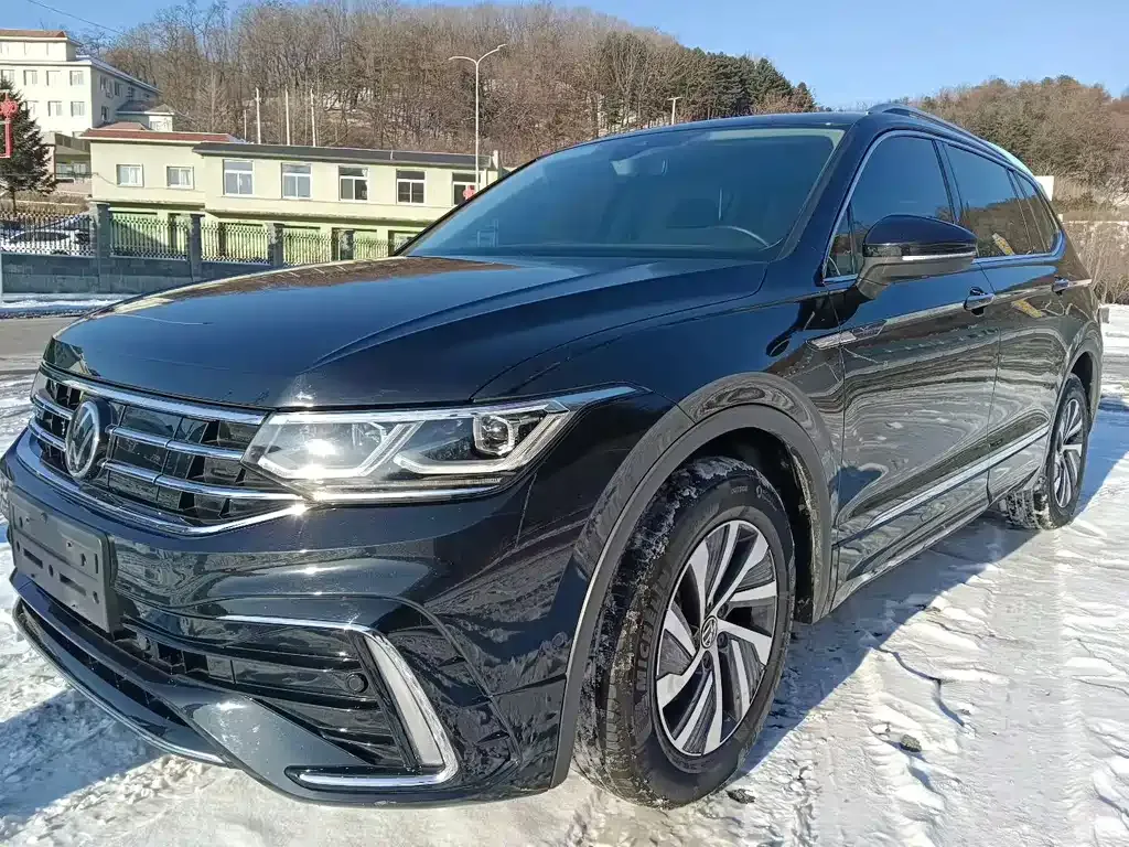 Volkswagen Tiguan L New Energy — фото 1