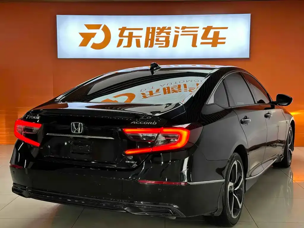 Honda Accord — фото 8